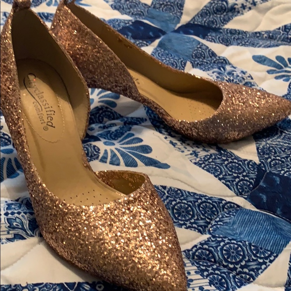 Gold glitter heels